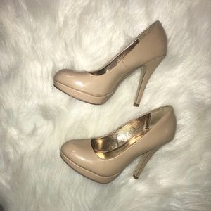 Nude Pumps